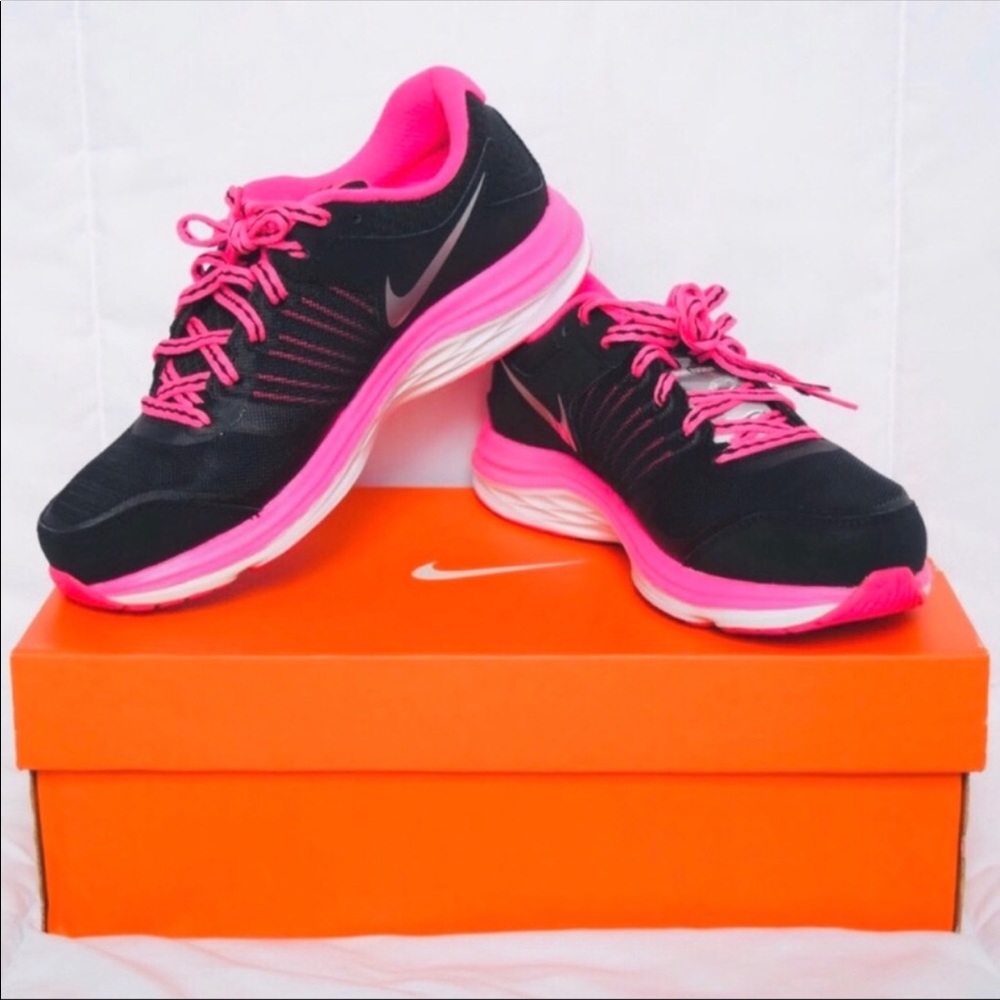NWB Nike Girls Sneakers